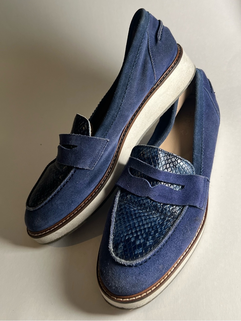 Hotiç Women’s Navy suede loafers featuring snakeskin leather vamp Size (40) 9.5